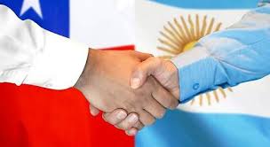 Esta bandera pudo ser adoptada oficialmente, para representar el territorio correspondiente a lo que hoy es la república de argentina, en el año 1816, consiguiendo por aquella época la independencia. Chile Debe Seguir Al Lado De Argentina Eleconomistaamerica Cl