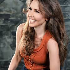 Amanda Cryer's Instagram, Twitter & Facebook