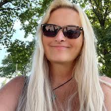 Update”” we managed to get two little chicks, thank you for everyone's  help!! Is there anyone near Hampshire or surrounding areas (happy to  travel) with any newly hatched chicks, 1 of 10