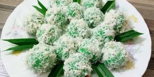 Klepon yang sudah masak lalu digelindingkan di atas parutan kelapa agar melekat, sehingga klepon tampak berbalur parutan kelapa. 5 Cara Membuat Klepon Kreasi Bisa Gunakan Ubi Dan Bunga Telang Merdeka Com