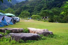 熊爸晚上微醺後 會在這個由巨石圍成的焚火台 放火 camping