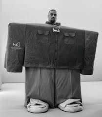 Юзеры сравнивают рэперов с персонажами культовых игр. Kanye West Promoting Unrealistic Body Standards Meme Guy
