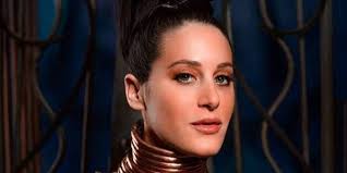 So she decided to wear only 15 rings that weighed 5 pounds in total. Giraffe Woman Has 11 Inch Long Neck Huffpost