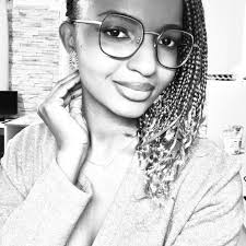 Alicia Keys au naturel... Pardon Tague une fille qui aime mèche pour lui  montrer. 😁😁😁