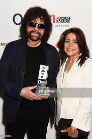 He has two children and has been married twice; Sani Kapelson Lynne Jeff Lynne And Family Stock Editorial Photo C S Bukley Gurih Alami