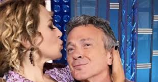 Un amore del passato che l'artista ha poco dopo è arrivata la replica di barbara d'urso che a pomeriggio cinque ha voluto chiarire la sua posizione. Barbara D Urso E Il Suo Presunto Flirt Con Pupo In Quel Periodo Stava Ancora Con Memo Remigi