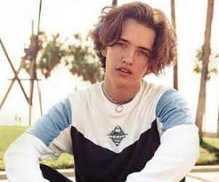 He was born on march 31, 2001, in orange, ca. Noah Urrea Biography Birthday Awards Facts About Noah Urrea
