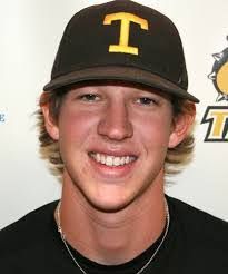 Drew Farr's Instagram, Twitter & Facebook