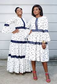 Model ensemble pagne avec dentelle. Lakelle Long African Dresses Latest African Fashion Dresses African Fashion Skirts