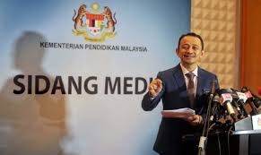 Kewarganegaraan adalah keanggotaan seseorang dalam mengendalikan tujuan utama pendidikan kewarganegaraan adalah untuk menumbuhkan wawasan dan kesadaran bernegara, sikap serta prilaku yang cinta tanah. Jata Negara Lambang Kekuatan Bahasa Melayu