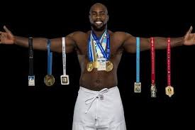 He stands 2.04 m and a huge 140kg. Documentaire Teddy Le Champion Guadeloupeen De Judo Teddy Riner Se