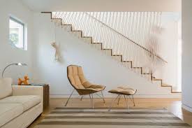 Moderne Treppengelander Fallschutz Seile Sessel Couch Teppich Absturzsicherung Treppenaufgang Treppenwande Treppe Wohnung Innenarchitektur