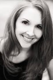 Dee Wilson's Instagram, Twitter & Facebook