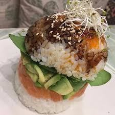 Tartare di salmone e avocado e riso. Riso Con Avocado Tartare Di Salmone Insalata Germogli Di Soia E Salsa Di Soia Bild Von Macha Cafe Mailand Tripadvisor