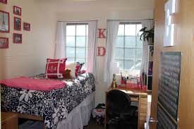 Here is my long awaited dorm room tour! Senior Year Dorm Room At Wake Forest University Tall And Preppy