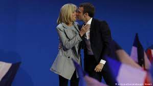 La première version de cette page non officielle consacrée à brigitte macron a été piratée. Brigitte Macron Die Frau An Seiner Seite Europa Dw 30 04 2017