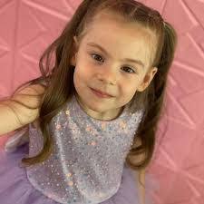 Angela Pasha's Instagram, Twitter & Facebook