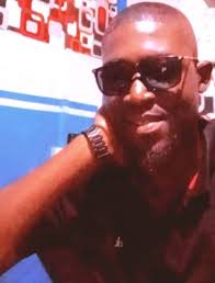 Introduction and photo sharing in a social group