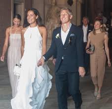 She has been married to george clooney since september 27. Hochzeit Von Schweinsteiger Und Ivanovic So Gunstig War Das Kleid Welt