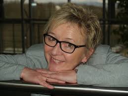 Bernadette Heim auf Sockensuche in Osthofen