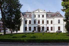 Herrenhaus (gebäude), ein von adligen oder großgrundbesitzern bewohntes gebäude herrenhaus bezeichnet auch. Das Herrenhaus