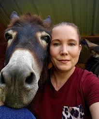 I wasn't sitting there a minute, and Kiss had to come give me love.❤️