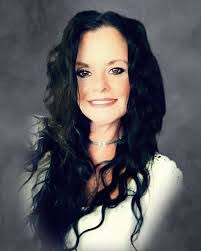 Kay Roe's Instagram, Twitter & Facebook