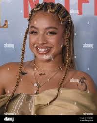 Kiana Lowe's Instagram, Twitter & Facebook