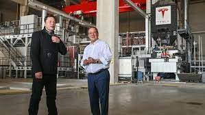 Armin laschet and elon musk visit construction site for tesla plant.elon musk drove up in a blue tesla on friday when he paid a visit to the new tesla plant in berlin. Bodbbtl5unfeam