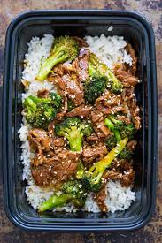 Place the beef and any accumulated juices back in the pan along with the broccoli and stir in the oyster sauce. Beef And Broccoli With The Best Sauce Video Natashaskitchen Com
