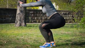 Pour accentuer l'étirement, n'hésitez pas à orienter votre genou vers l'arrière (sans cambrer le dos bien sûr). Etirements Du Quadriceps Pour Soulager Le Genou Stretching Pro