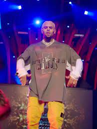 Chris Brown: Outfits, Estilo, Moda & Ropa