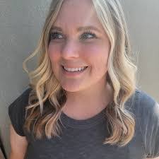 Shannon Schilling's Instagram, Twitter & Facebook