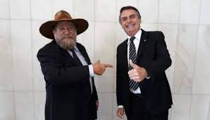 Doria respondeu em entrevista à imprensa que não era hora de ressentimentos, mas de compreensão. Bolsonaro Imita Barbudo E Tambem Chama Doria De Calca Apertada Video A Bronca Popular