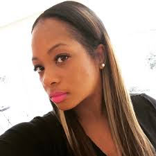 Sew In Black And Blonde Weave Pink Black Hair Studio Weave Sew In With Middle Part And Blonde Highlights Pink And Black Hair Blonde Weave Hair Inspiration Color