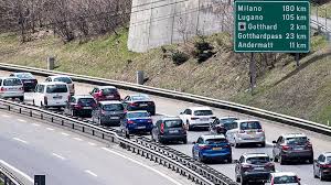 Stau gotthard prognose | the gotthard pass or st. Vor Dem Gotthard Braucht S Geduld 8 Kilometer Stau Pilatustoday