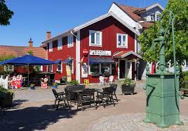 Mönsterås is associated with the swedish poet carl boberg, particularly his 1885 writing of the lyrics for the eminent mönsterås — sp miònsterosas ap mönsterås l p švedija … pasaulio vietovardžiai. Monsteras Die Insel Okno Und Der Campingplatz First Camp Monsteras