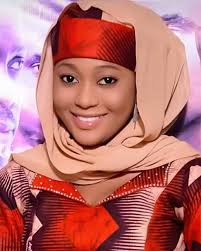 KWARATA ------ 64 Lokacin dana isa sabon layi ban samu ganin matar da  tacemin na dawo anjima ba , dana tambayi wacce ke bani ansar inda matar  taje cemin tayi wai sun