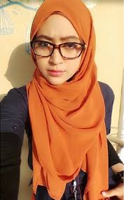 Cermin mata apakah yang sesuai untuk wanita berhijab ibnusina store. Tips Memilih Kacamata Untuk Wanita Berhijab Siapa Bilang Dengan Berhijab Ga Wanita Gadis Kacamata