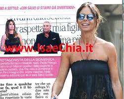 Paola perego è una famosa conduttrice italiana, ha 53 anni e si è sposata per la prima volta con andrea carnevale, ex calciatore del napoli che ha conosciuto nel corso degli anni ottanta.insieme hanno avuto due splendidi figli, giulia e riccardo carnevale. Paola Perego In Vacanza Con Lucio Presta Cela Un Dispiacere I Miei Figli Vanno Via Di Casa Isa E Chia