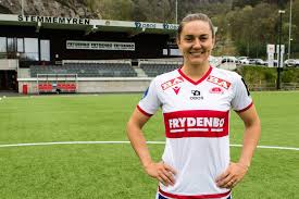 Klubb og spelar har vorte samde om å avslutte kontrakten, opplyser sandviken på nettsidene sine. Sandviken Toppfotball Arna Bjornar Stjernedryss I Toppserien Bare Midlertidig