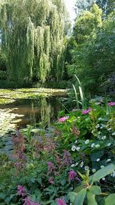 Epingle Par Fablw Sur Monet Giverny En 2020 Jardin Monet Jardin Maison Beaux Jardins