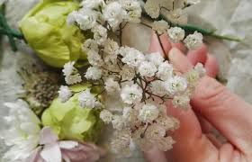 Diese frisur für kurze haare ist wirklich praktisch und sieht süβ und verspielt aus. Blumen Als Haarschmuck Teil 2 Daniela M Weise