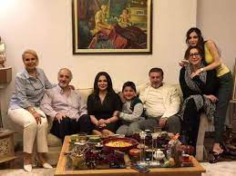 فهو الشهر الذي أُنزِلَ فيه القرآن الكريم، وهو شهر غُفران. Ø·Ø±Ø·ÙˆØ³ Ø§Ù„Ù†Ø¬Ù… ÙˆØ§Ø¦Ù„ Ø±Ù…Ø¶Ø§Ù† ÙˆØ¹Ø§Ø¦Ù„ØªÙ‡ Ù…Ø¹ Ø³ÙŠØ§Ø¯Ù‡ Ø§Ù„Ø³ÙÙŠØ± Ø¨Ø´Ø§Ø± Facebook