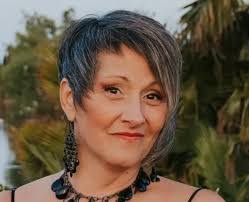 Carrie Hennessey's Instagram, Twitter & Facebook