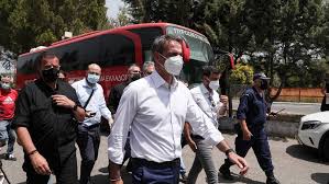 Ο κυριάκος μητσοτάκης (γεννημένος στις 4 μαρτίου του 1968) είναι πρόεδρος της νδ από τις 10 ιανουαρίου 2016 και πρωθυπουργός της ελληνικής δημοκρατίας από το 2019 (ιούλιος 2019), καθώς η νδ κέρδισε στις εθνικές εκλογές 2019 με ποσοστό 39,85% και εξασφάλισε αυτοδυναμία με 158 έδρες. S 5 Falrj8yrvm