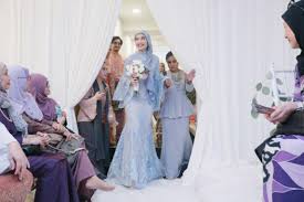 Berkat doa mereka, hari ini saya selamat bertunang dengan adam sinclair, kata yuna dalam nada teruja. Aishah Sinclair Kongsi Ekspresi Lucu Adam Sinclair Media Hiburan