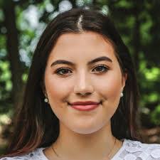 Leslie Harlan's Instagram, Twitter & Facebook