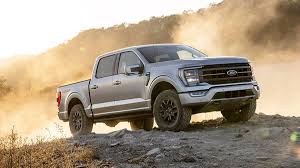 По ттх клиренс не так уж велик — 206 мм, но не надо. 2021 Ford F 150 Tremor Raptor Lite Works To Play It Down The Middle Roadshow