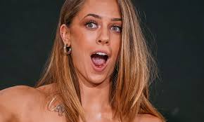 Embrasse moi (you fly me up). Vanessa Mai Unfreiwilliger Popo Ausrutscher Macht Alle Verruckt Mannersache